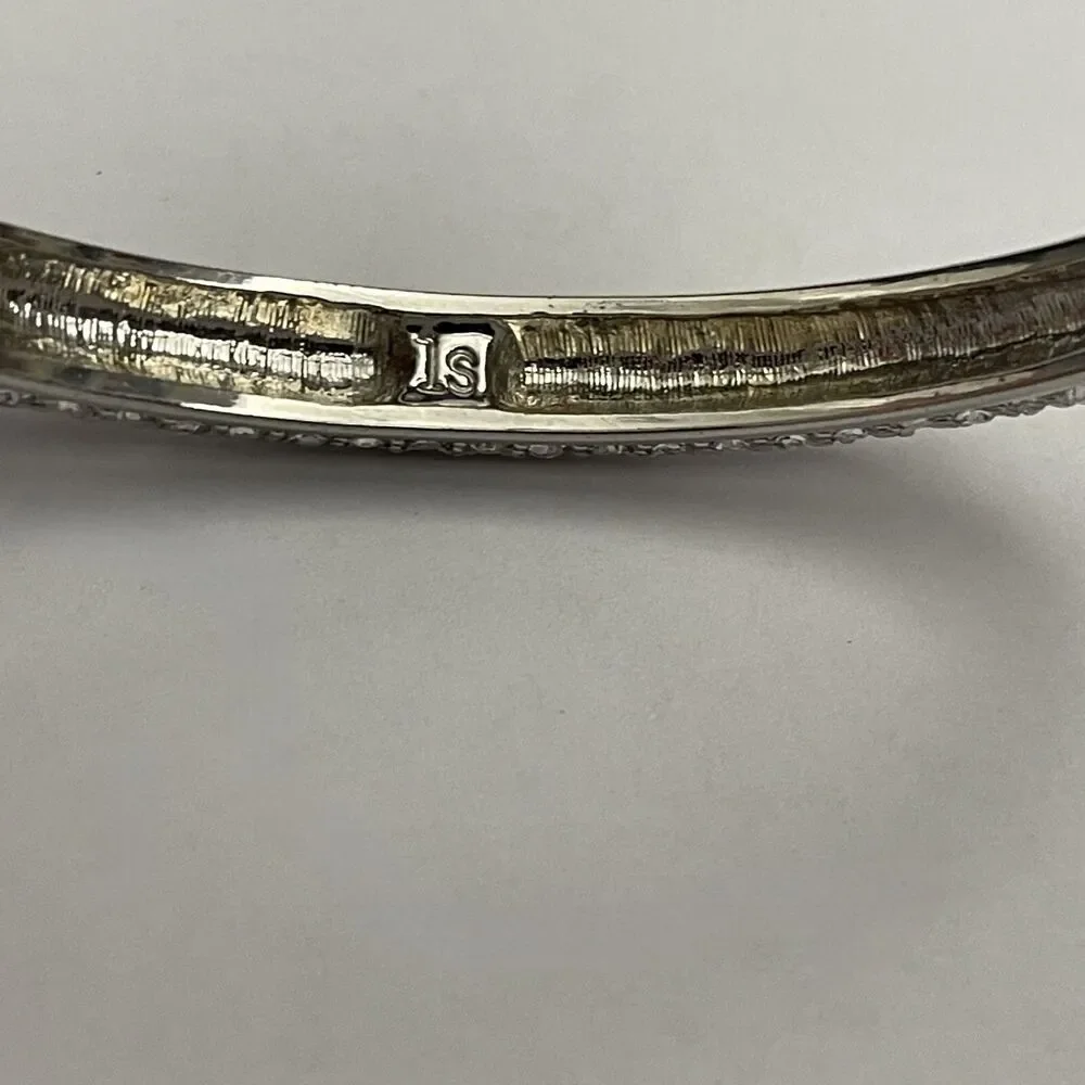 Unbranded silver tone